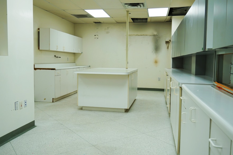 More Photos Of 1121 W Newport Center Dr, Deerfield Beach Warehouse For Lease