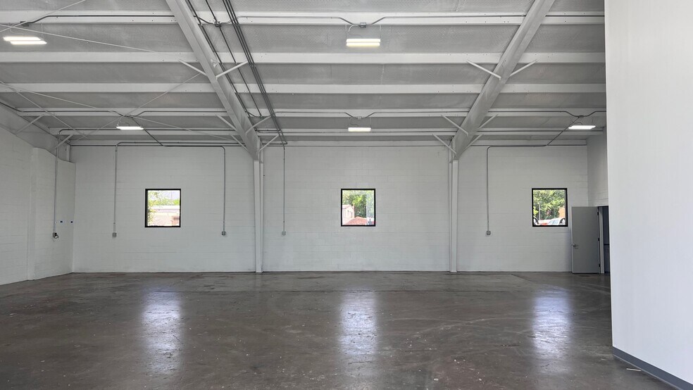 More Photos Of 1835 Empire Central Dr, Dallas Warehouse For Lease