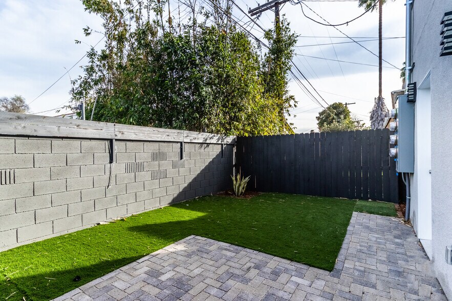 More Photos Of 1818 Thurman Ave, Los Angeles Apartments For Sale