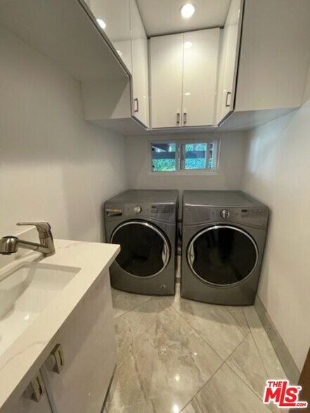 More Photos Of 425 Sunridge St, Playa del Rey Apartments For Sale
