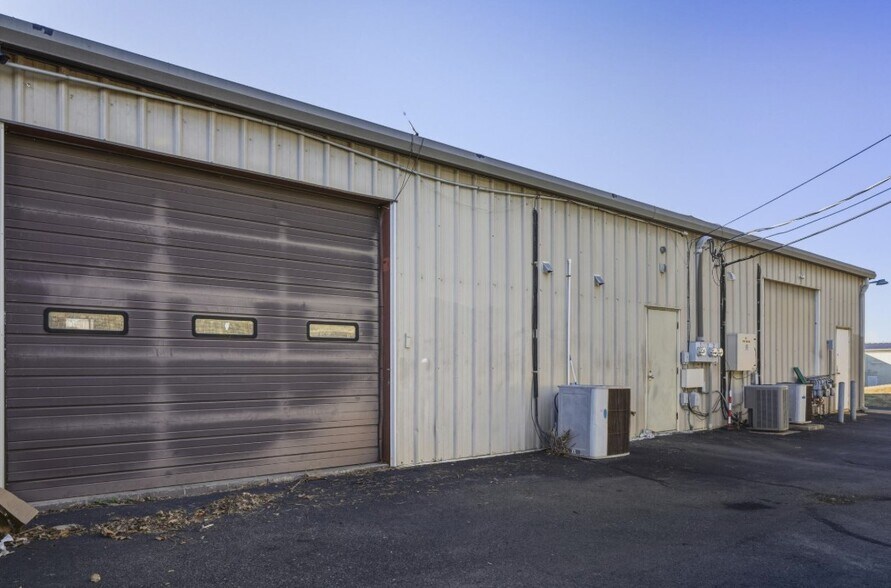 More Photos Of 1215 Greenville Ave, Staunton Freestanding For Lease