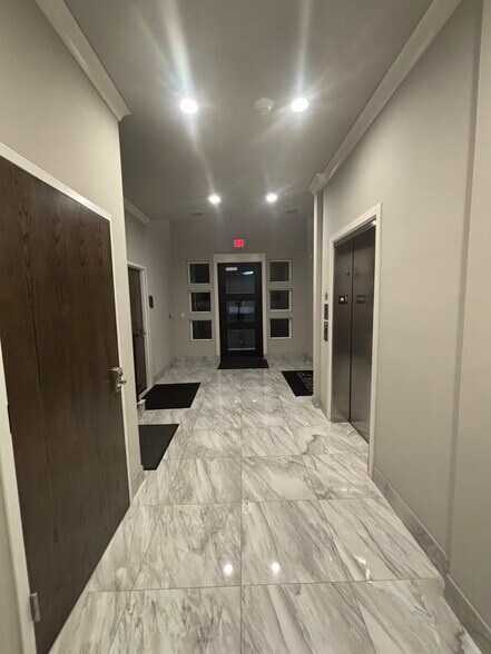 More Photos Of 4809 E 89th St S, Tulsa Office For Sale