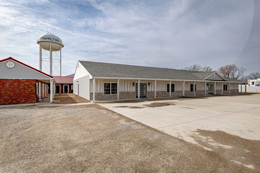 More Photos Of 703 W Berry St, Hamilton Hotel For Sale