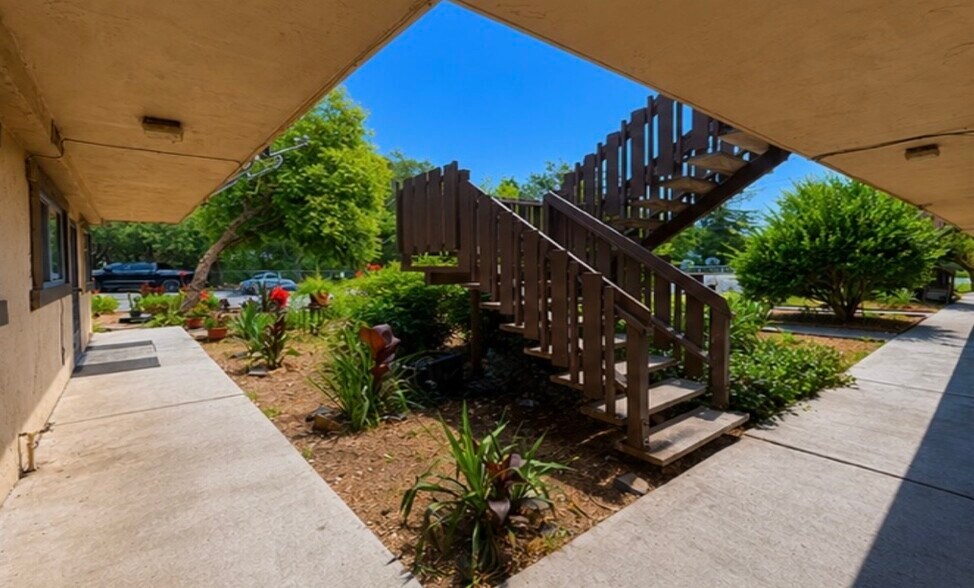 More Photos Of 6015 Montecito Blvd, Santa Rosa Apartments For Sale