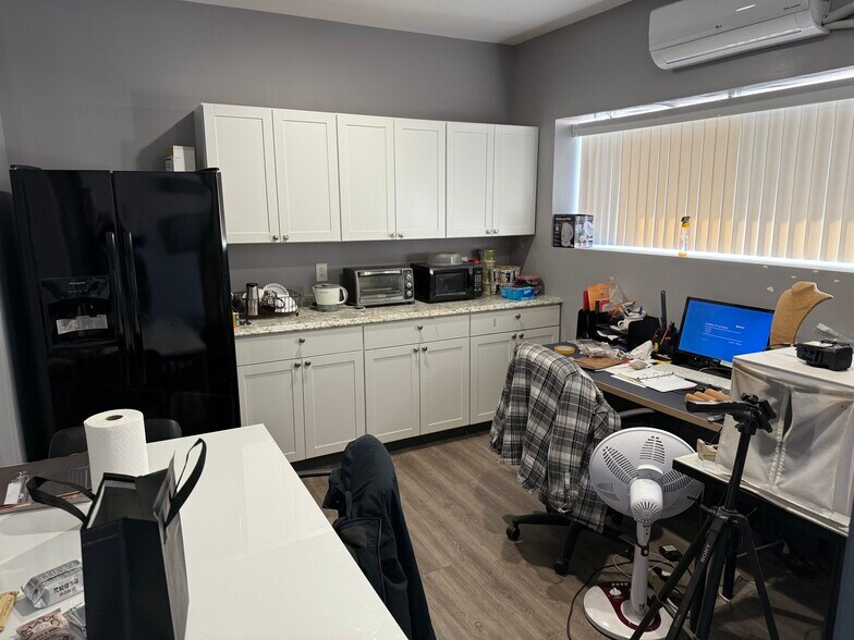 More Photos Of 11 Sarah Dr, Farmingdale Warehouse For Sale