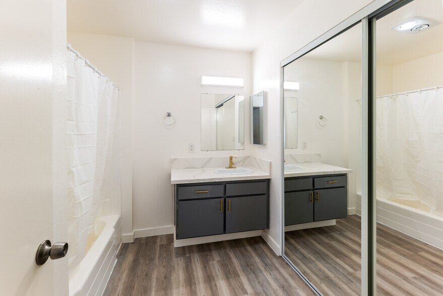 More Photos Of 11425 Tiara St, North Hollywood Multifamily For Sale