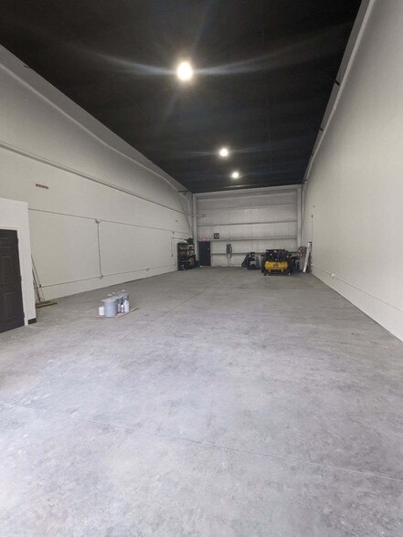 More Photos Of 400 Sterling Plaza Dr, Ponte Vedra Warehouse For Lease