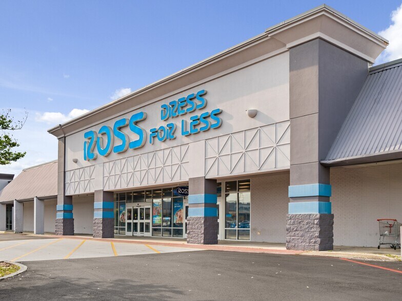 More Photos Of 2302 W Thomas St, Hammond Unknown For Lease