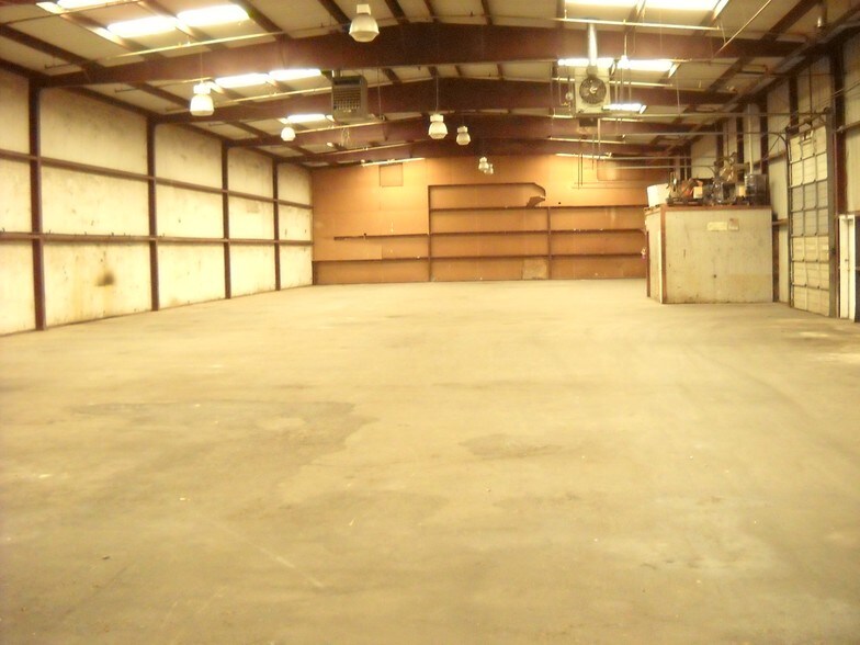 More Photos Of 201 Exposition St, Denton Warehouse For Sale