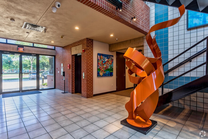 More Photos Of 2121 W Spring Creek Pky, Plano Office For Lease