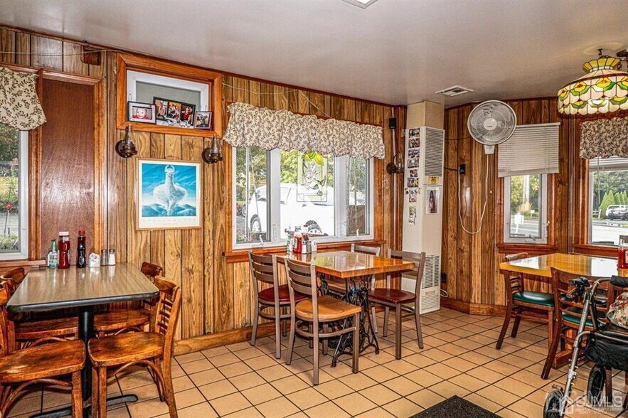 More Photos Of 36 John Ringo Rd, Ringoes Restaurant For Lease