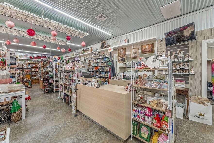 More Photos Of 120 E Blackjack St, Dublin Storefront For Sale