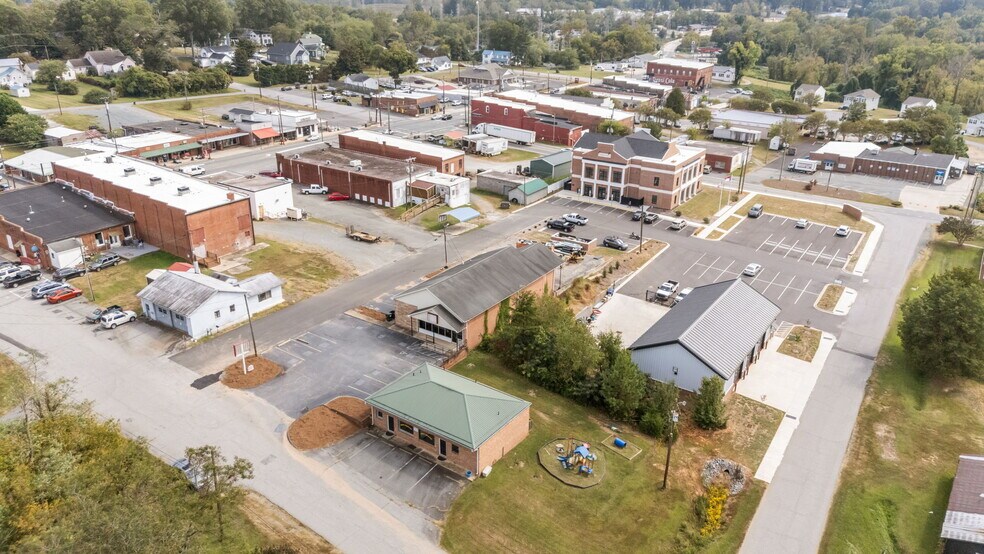 More Photos Of 201 4th St, Walnut Cove Office For Sale