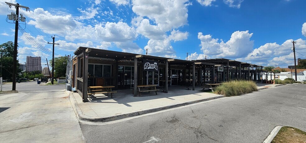 More Photos Of 1602 E Houston St, San Antonio Restaurant For Lease