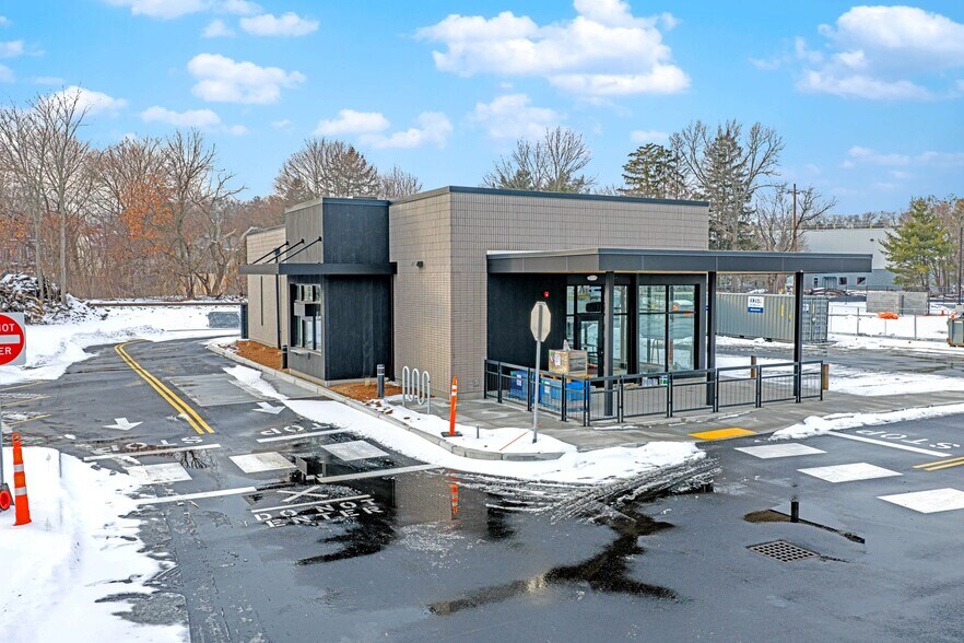 Primary Photo Of 830 Main St, Clinton Fast Food For Sale