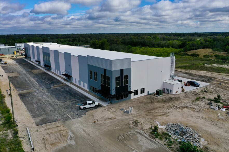 More Photos Of 1585 Centennial Blvd, Bartow Unknown For Lease