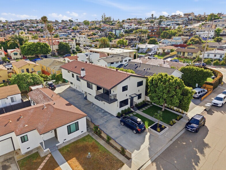 Primary Photo Of 3129 Emerson St, San Diego Apartments For Sale