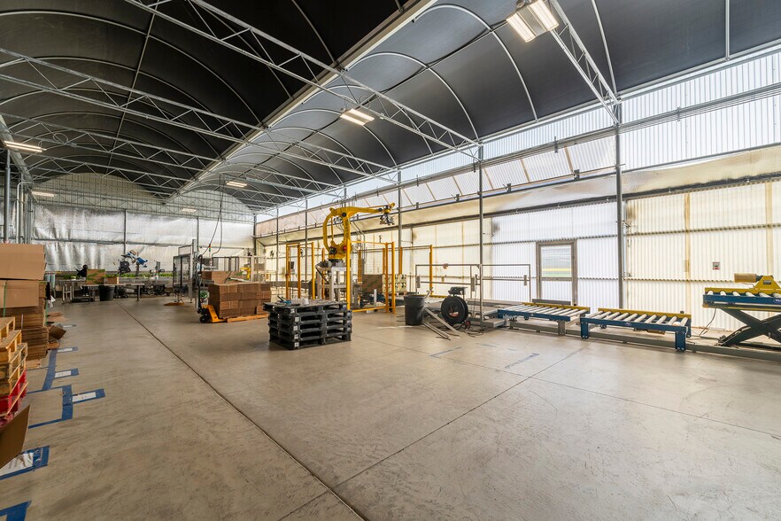 More Photos Of 2075 N Twin Oaks Valley Rd, San Marcos Garden Center For Lease
