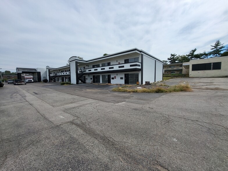 More Photos Of 7350 N Hanley Rd, Hazelwood Hotel For Sale