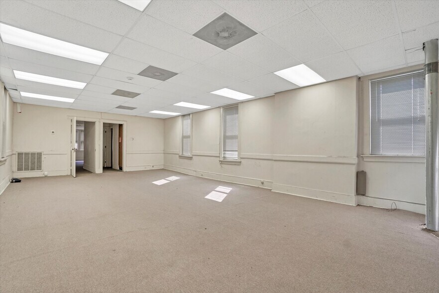 More Photos Of 24 John St, Middletown Office Residential For Sale