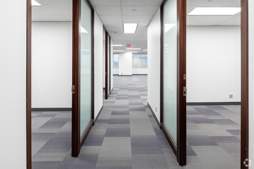 More Photos Of 1 Robert Speck Pky, Mississauga Unknown For Sale