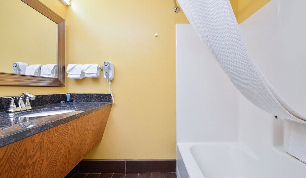 More Photos Of 10 Midway Rd, Eldon Hotel For Sale