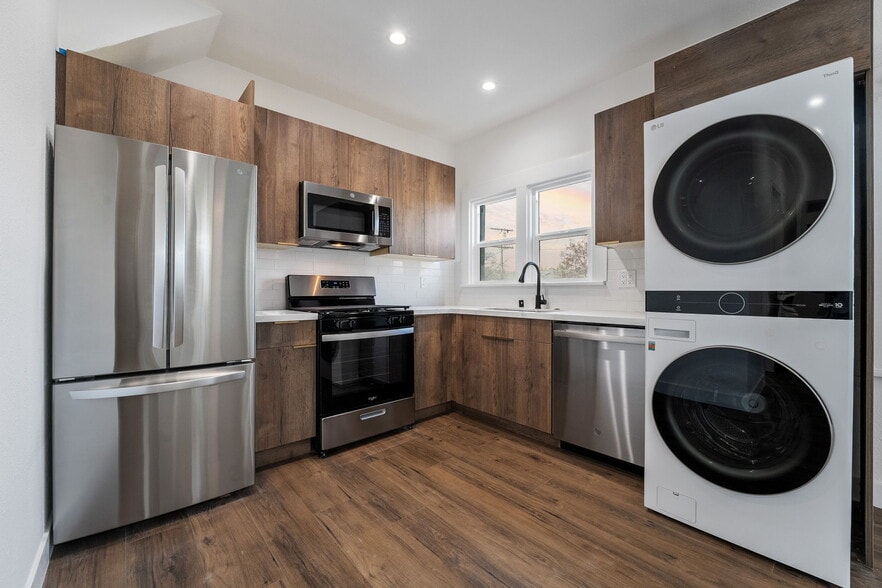 More Photos Of 1427 E 4th St, Long Beach Apartments For Sale