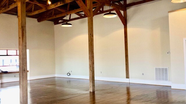 More Photos Of 300 E Main St, Remington Restaurant For Lease