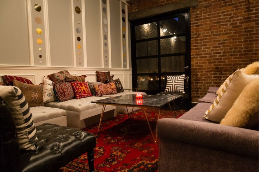 More Photos Of 190 N 14th St, Brooklyn Restaurant For Lease