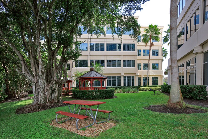More Photos Of 7108-7121 Fairway Dr, Palm Beach Gardens Unknown For Lease