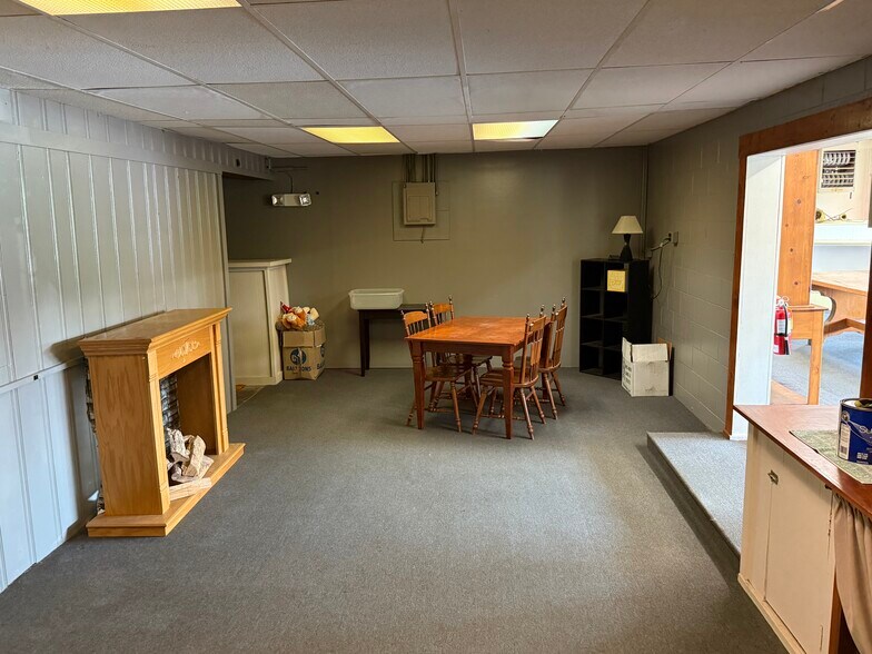 More Photos Of 1003 N Main St, Miamisburg Showroom For Sale