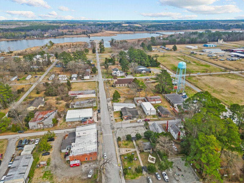 More Photos Of 470 N 4th St, Aurora Freestanding For Sale