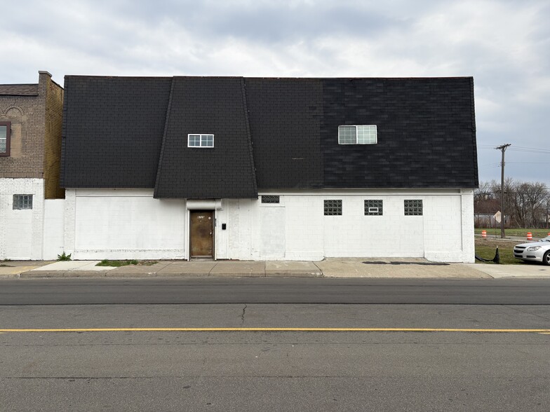Primary Photo Of 8725 Harper Ave, Detroit Warehouse For Sale