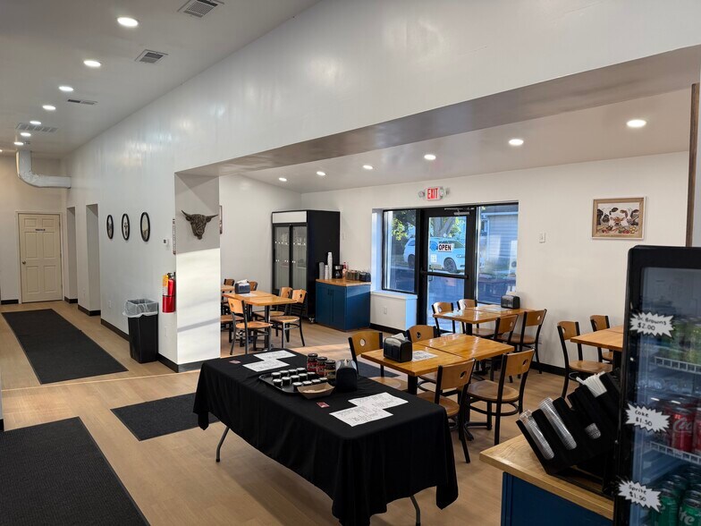 More Photos Of 706 W Jefferson St, Kokomo Storefront For Sale