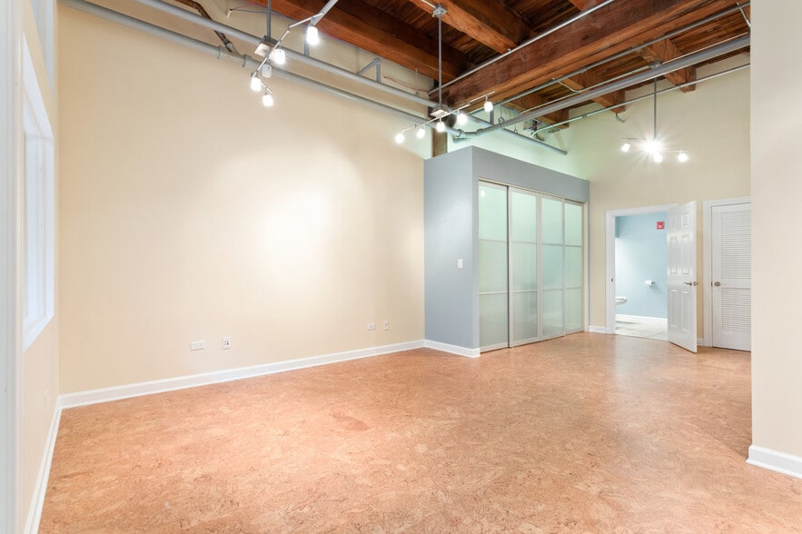 More Photos Of 824 W Superior St, Chicago Office Residential For Sale