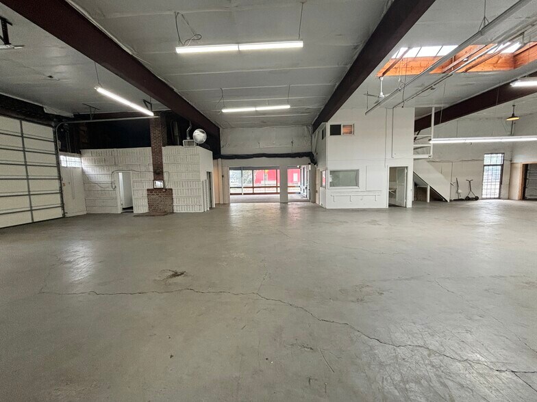 More Photos Of 1515 13th St SE, Salem Flex For Sale