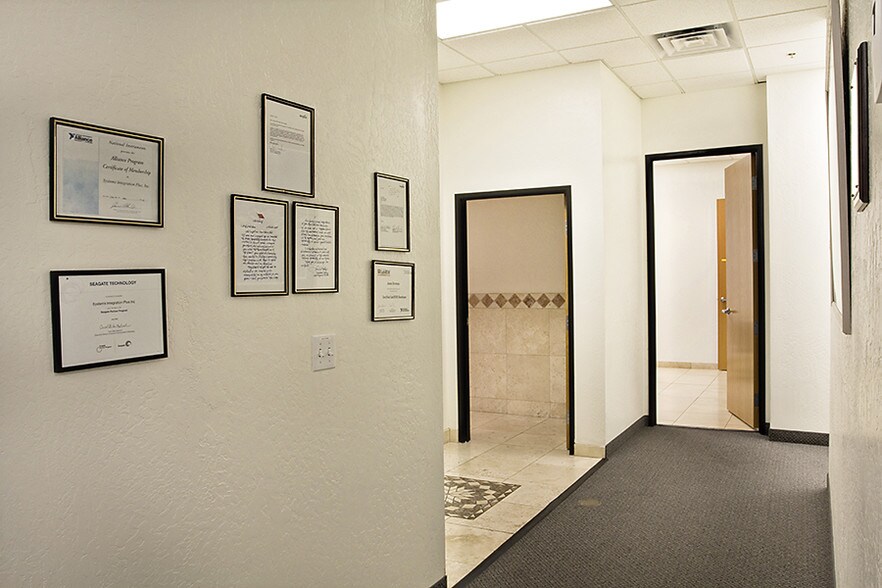 More Photos Of 7440 E Karen Dr, Scottsdale Service For Lease