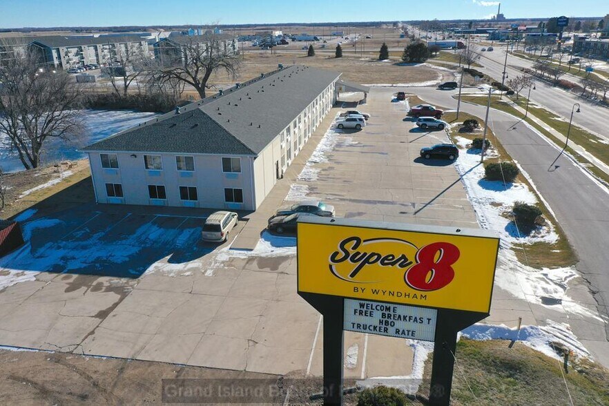 More Photos Of 3205 S Locust St, Grand Island Hotel For Sale