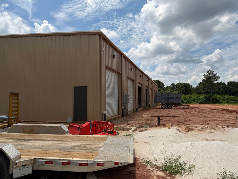 More Photos Of 103 Foy Evans Industrial Pky, Warner Robins Showroom For Lease