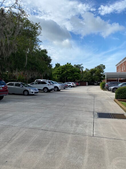 More Photos Of 1411 Edgewater Dr, Orlando Office For Lease