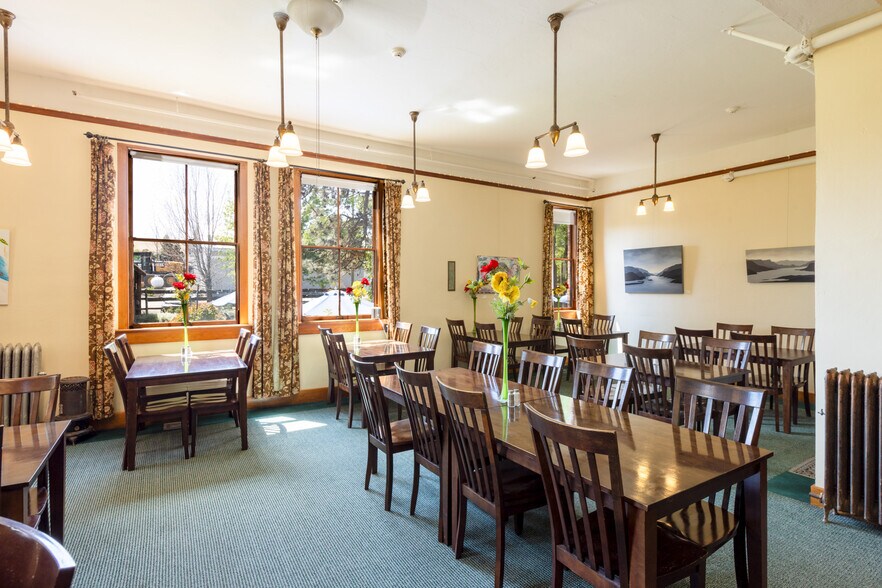 More Photos Of 40 SE Heimrich St, Dufur Hotel For Sale