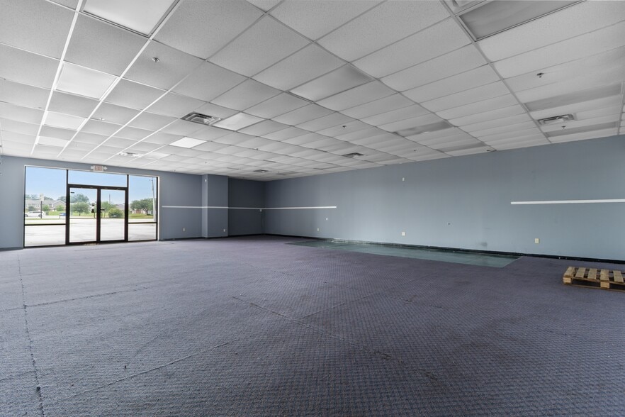 More Photos Of 480 Nelson Blvd, Kingstree Department Store For Sale