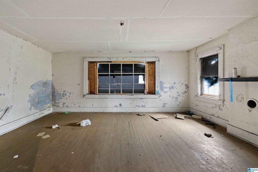 More Photos Of 831 19th St N, Bessemer Freestanding For Sale