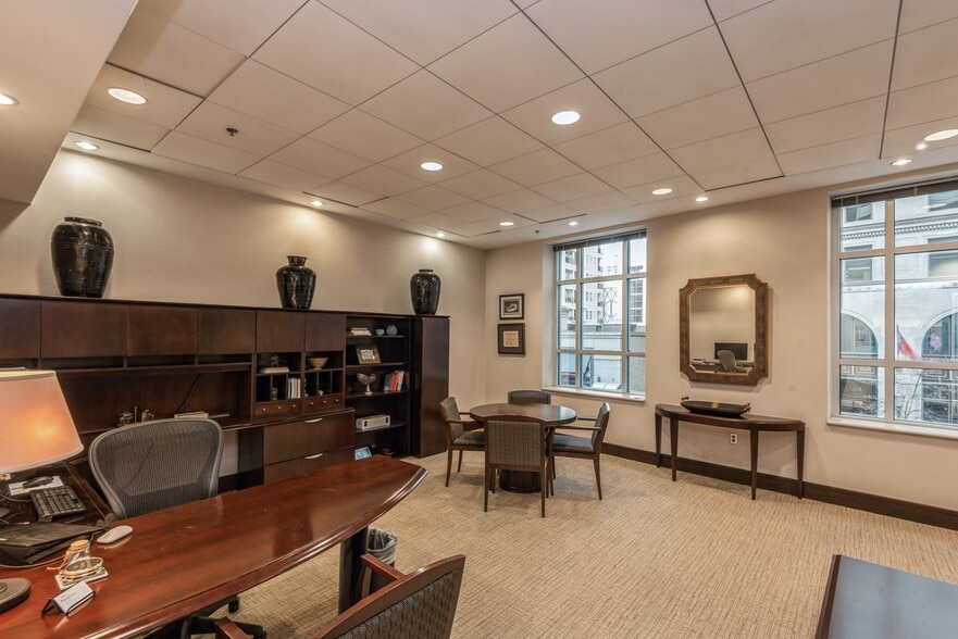More Photos Of 217 S Tryon St, Charlotte Office For Sale