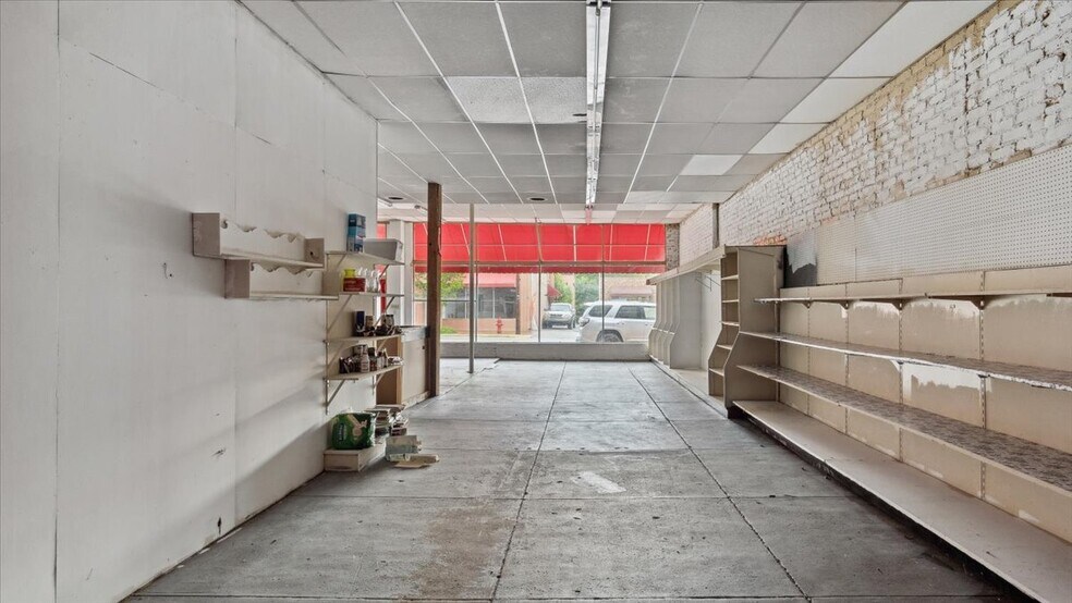 More Photos Of 123 N Main St, Warrenton Storefront For Sale