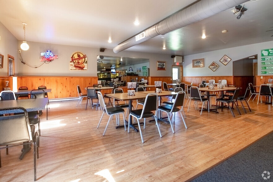 More Photos Of 810 Bowling Ln, Waupaca Bowling Alley For Sale