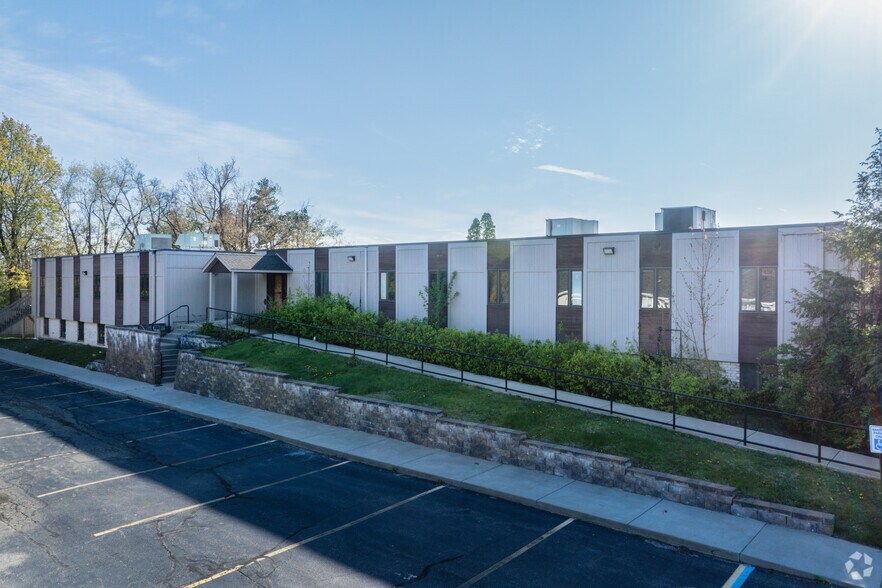 More Photos Of 200-212 Admiral Ave, Portage Office Residential For Sale