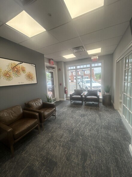 More Photos Of 670 Boston Post Rd, Madison Office For Lease
