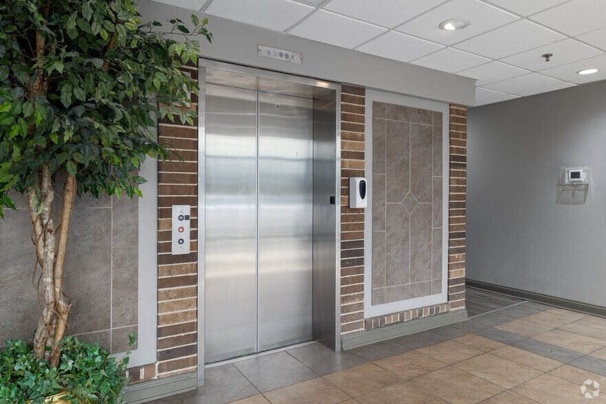 More Photos Of 935 W 175th St, Homewood Office For Sale