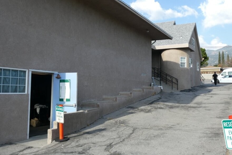 More Photos Of 2657 Honolulu Ave, Montrose Lodge Meeting Hall For Sale